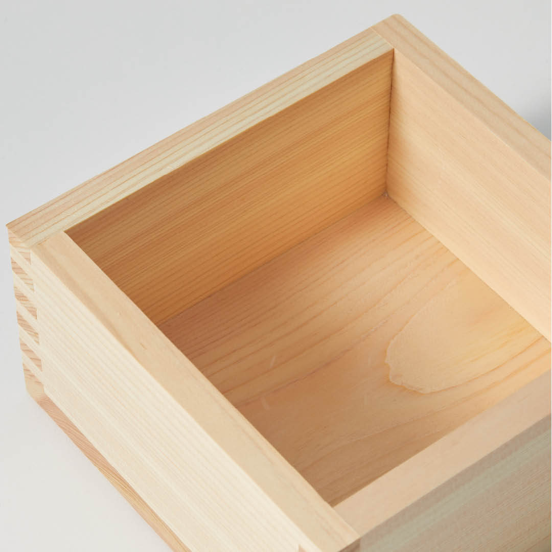 Hinoki Masu Large, upward angled close view