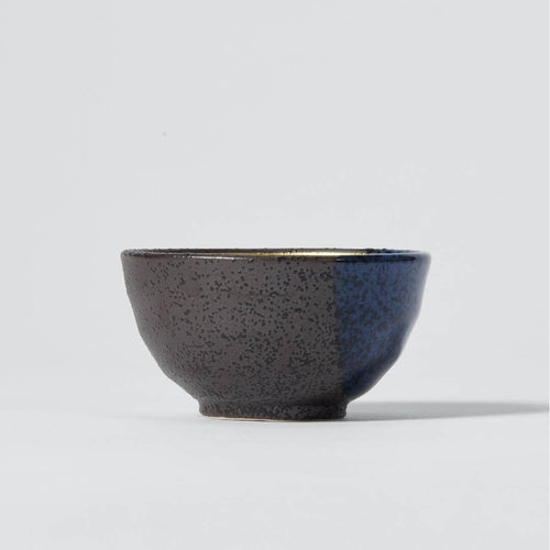 “Mino no Takumi” Black Sakazuki Cup With Blue Drip Glaze and Gold Interior, side view