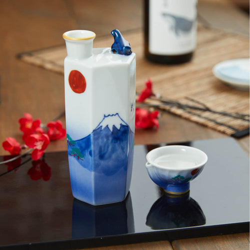 “Sakura Fujisan” Soundable Tokkuri, on a table